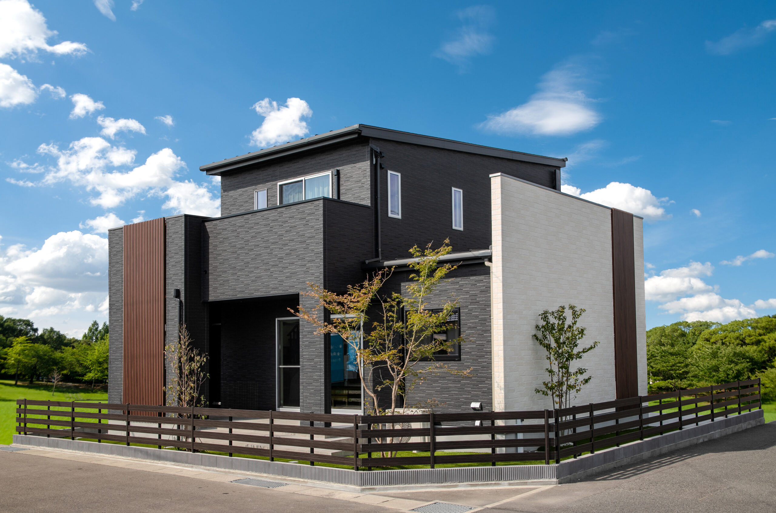 プロヴァンス風の家 - 花丘建設
